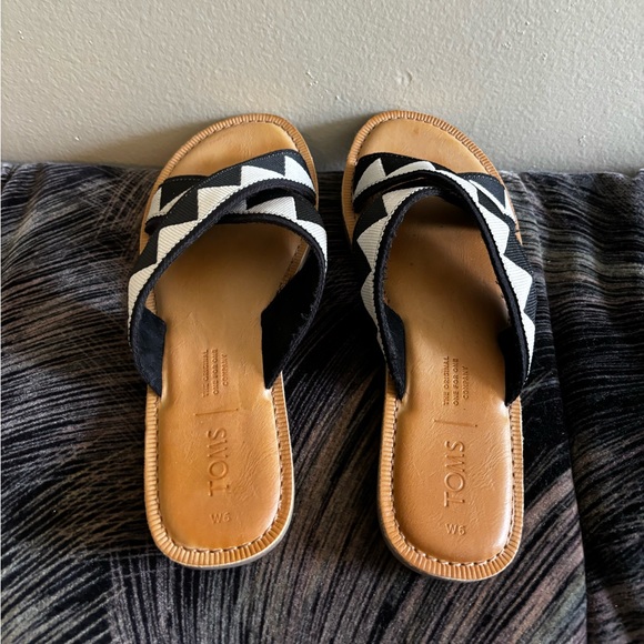 Toms Shoes - NWOT Toms Viv Woven Sandals